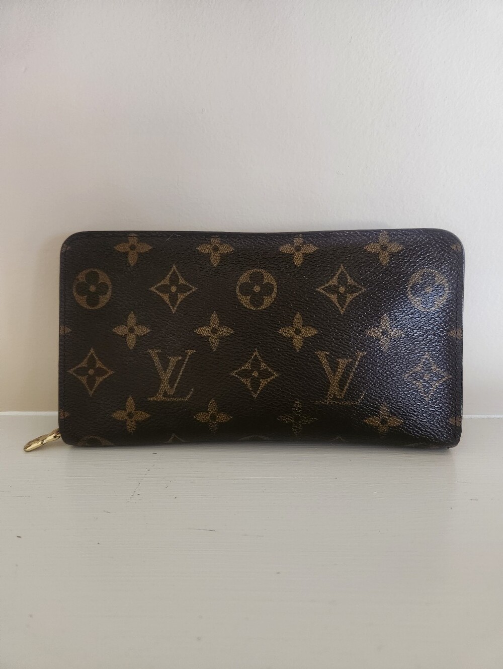 Authentic Louis Vuitton Zippy Wallet Classic Monogram Print